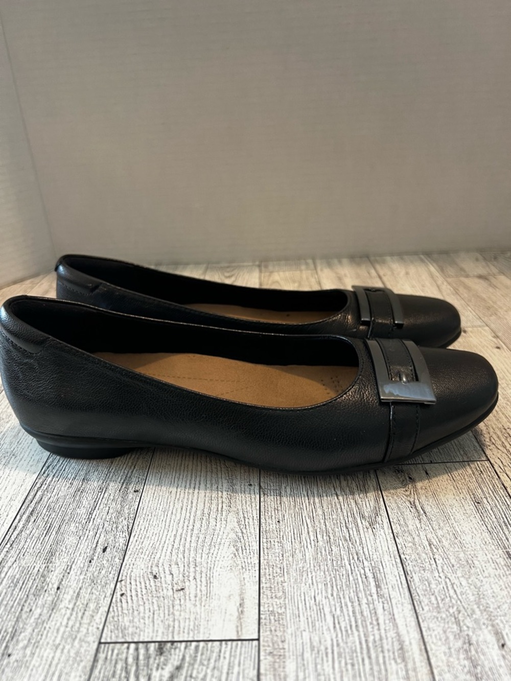 CLARKS Candra Glare Black Leather Ballet Flats Womens SIZE 7M Academia Buckle